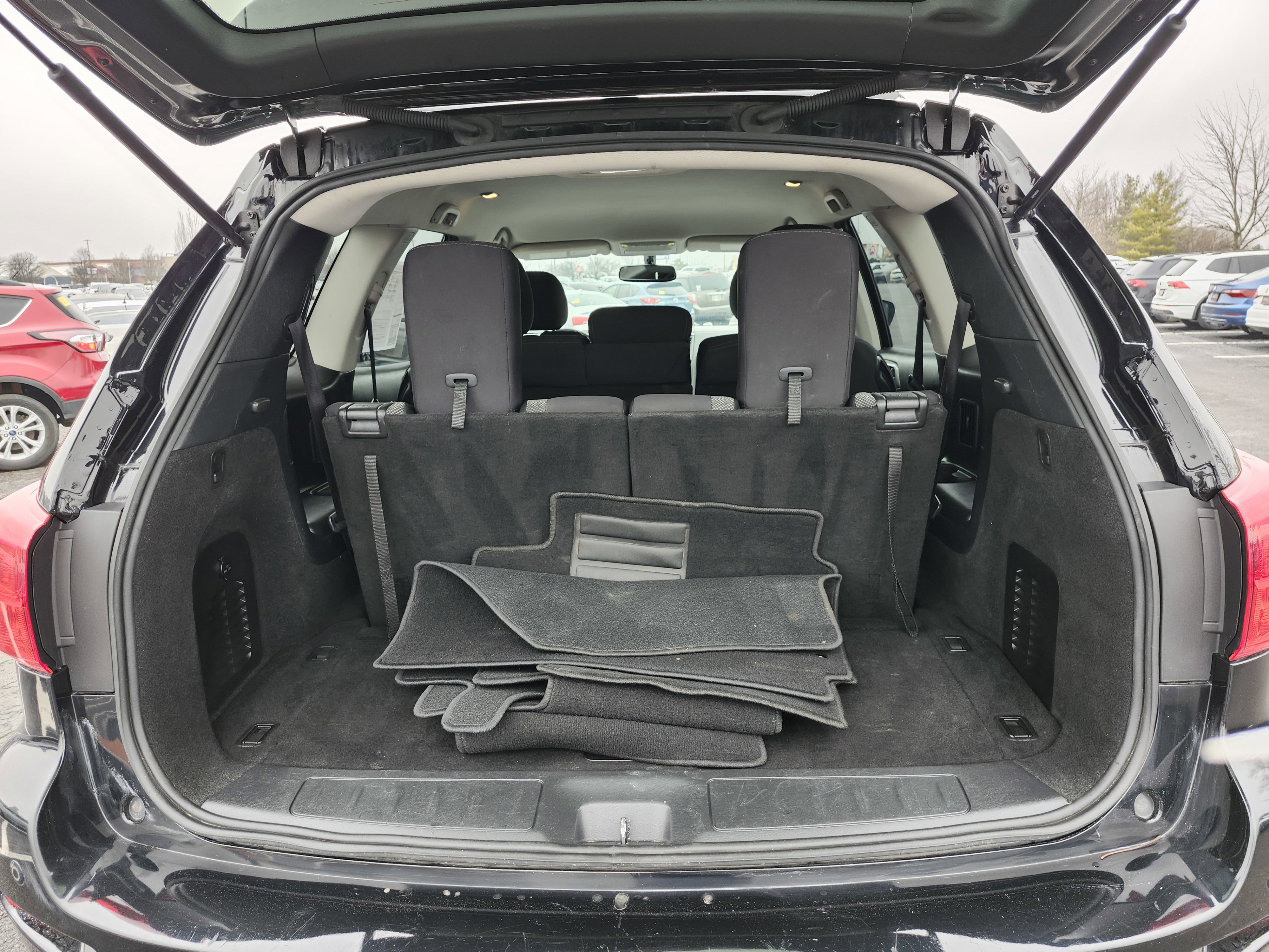 Used 2020 Nissan Pathfinder SV image 17