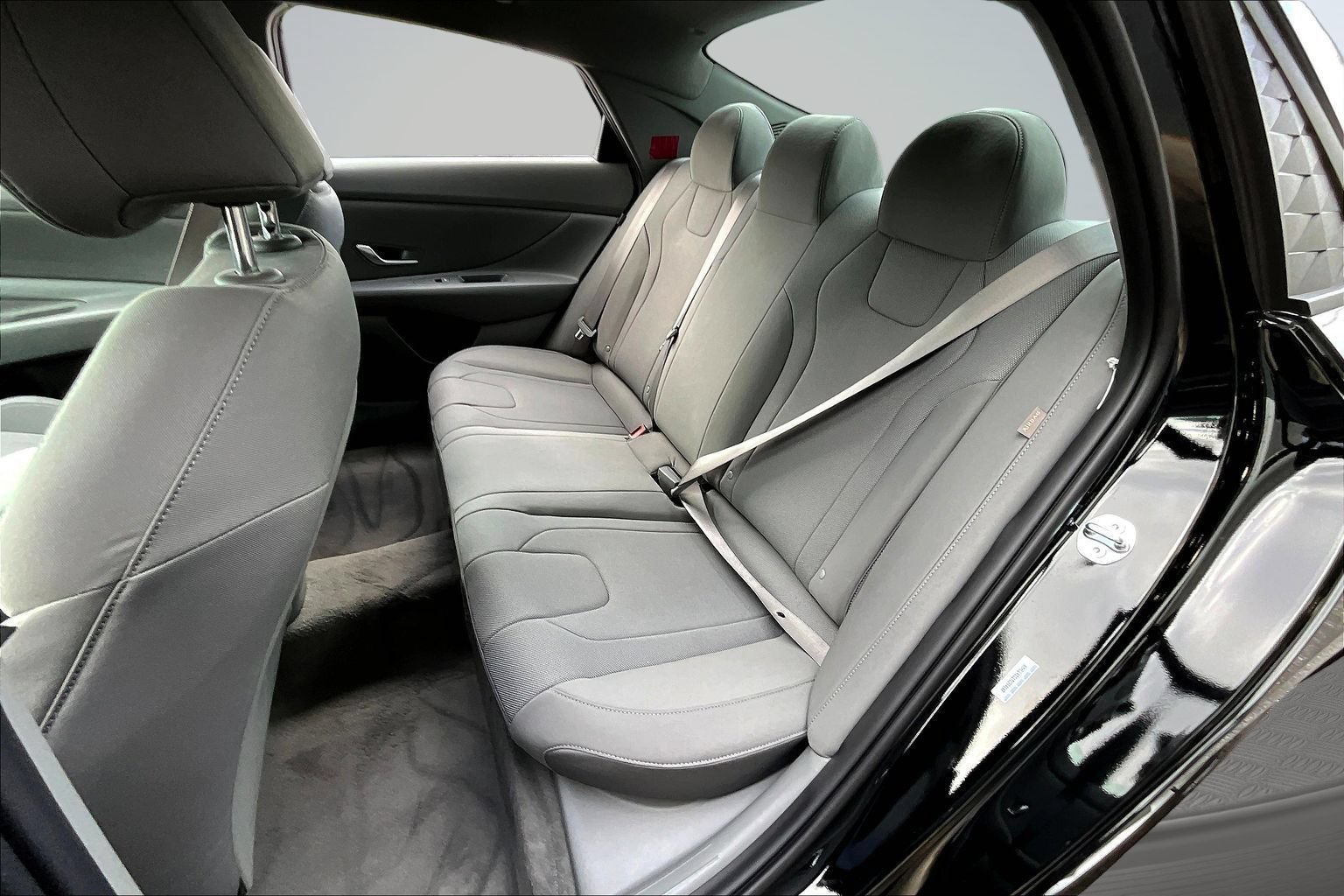 Used 2026 Hyundai Elantra SE FWD image 20