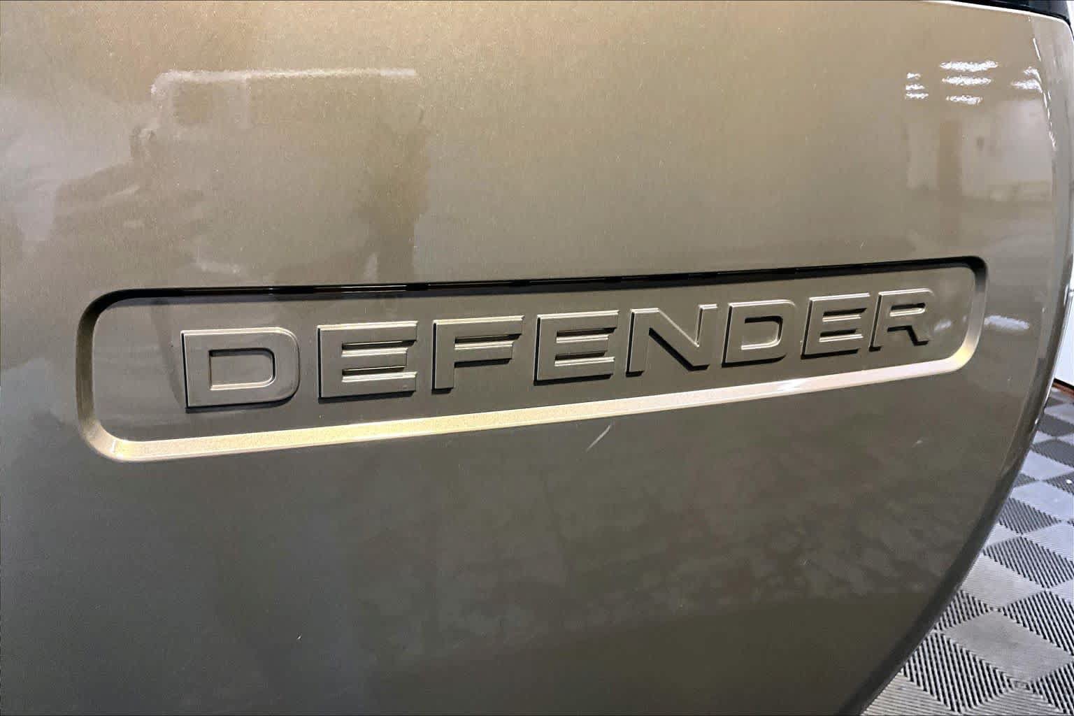 Used 2024 Land Rover Defender 110 X-Dynamic SE AWD/4WD image 10