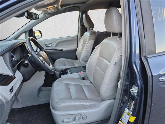 Used 2019 Toyota Sienna XLE w/ XLE Navigation Package FWD image 10