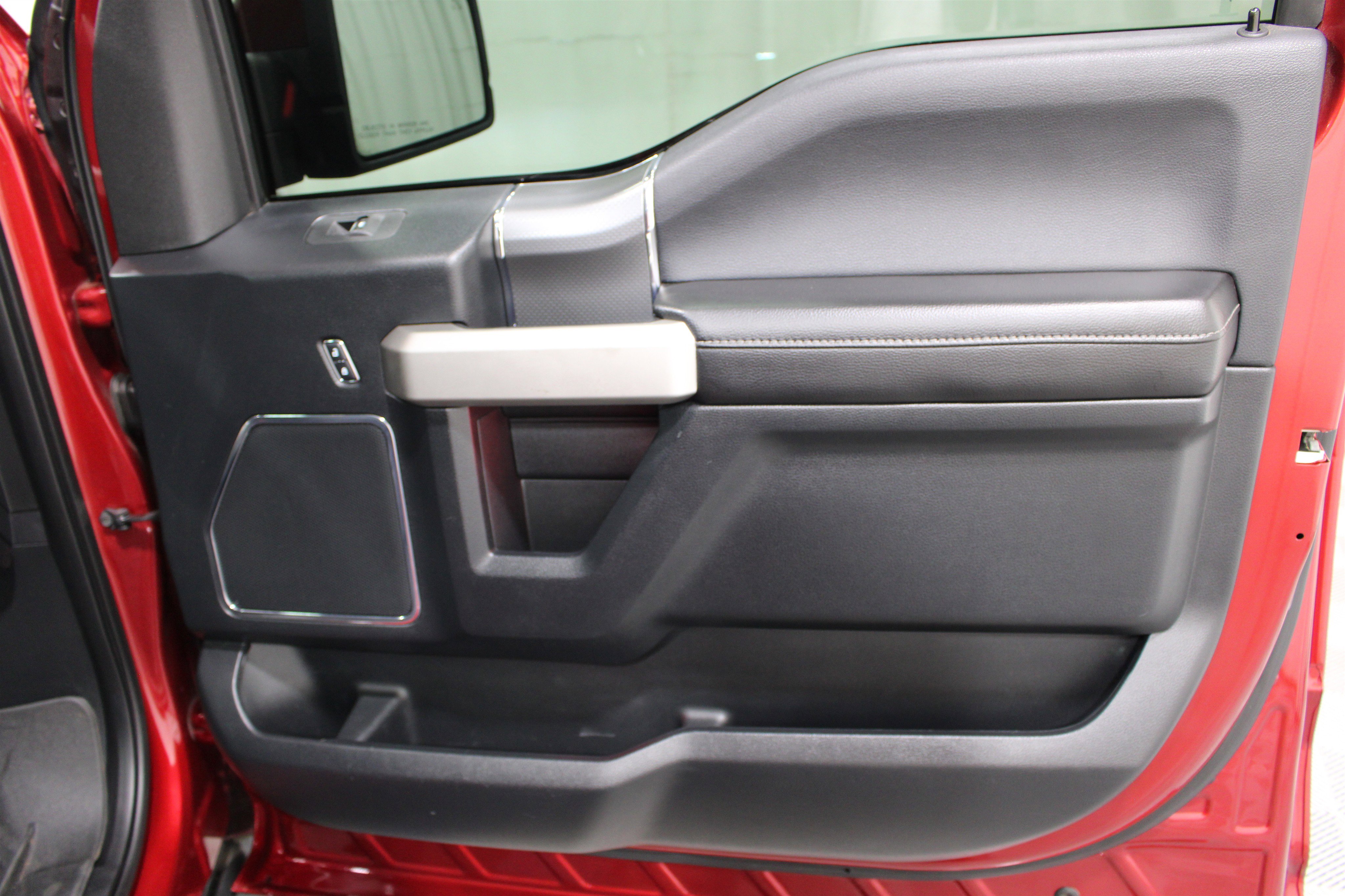 Used 2015 Ford F150 Lariat w/ Equipment Group 502A Luxury image 26