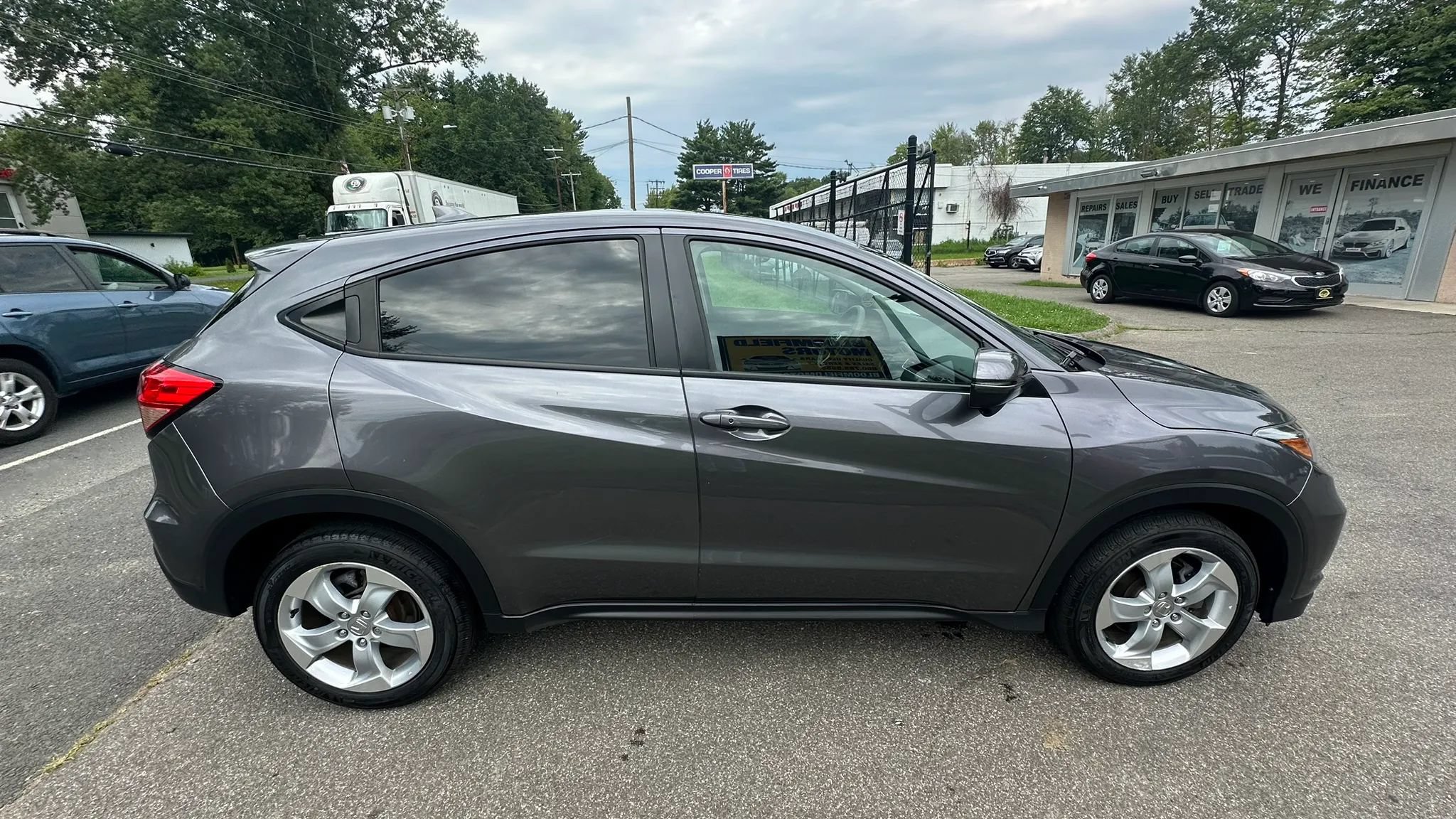 Used 2016 Honda HR-V EX image 4