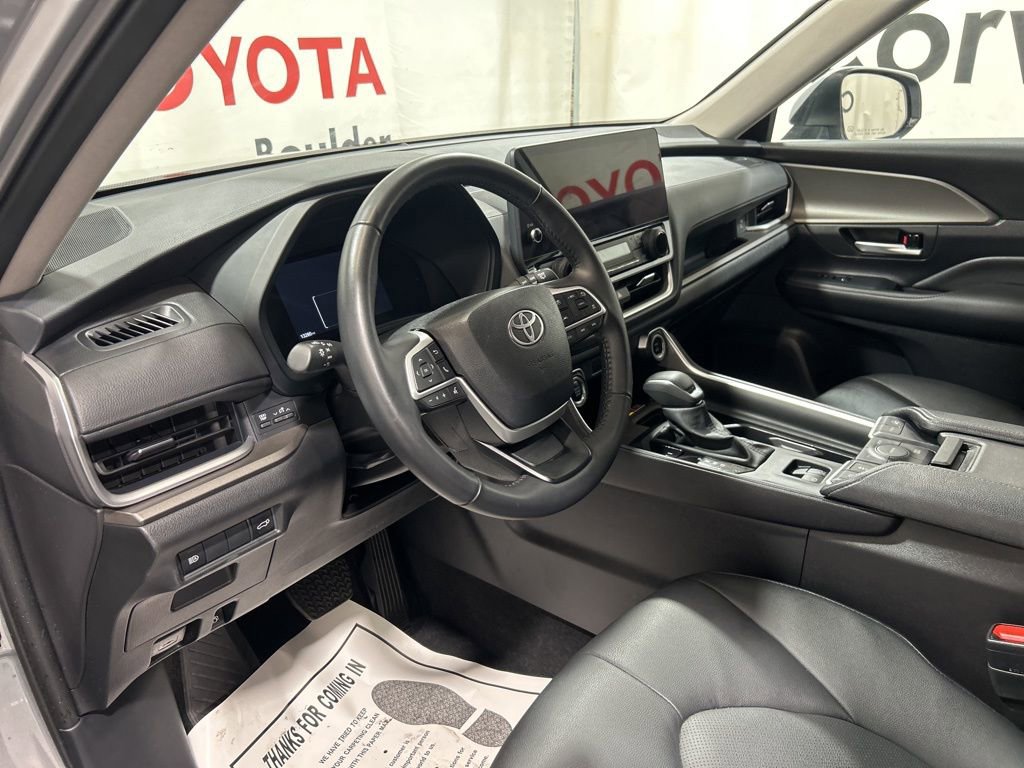 Used 2025 Toyota Grand Highlander AWD image 22