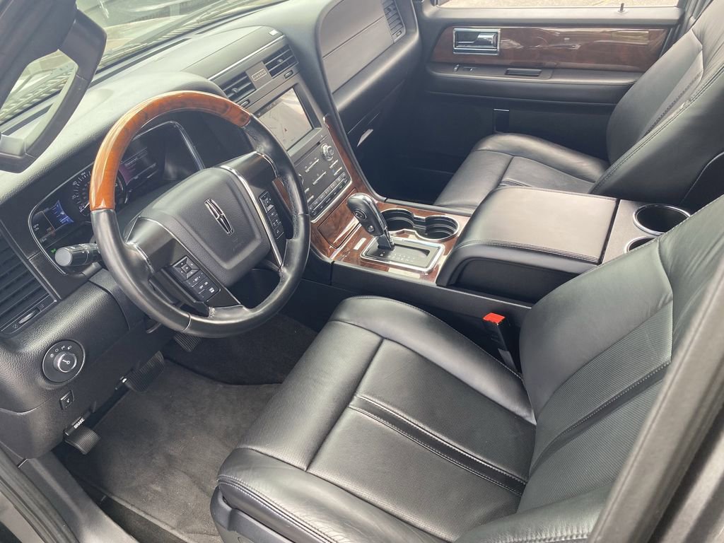 Used 2016 Lincoln Navigator Select AWD/4WD image 16