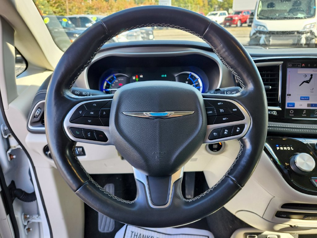 Used 2021 Chrysler Pacifica Touring-L w/ Uconnect Theater Family Group FWD image 29