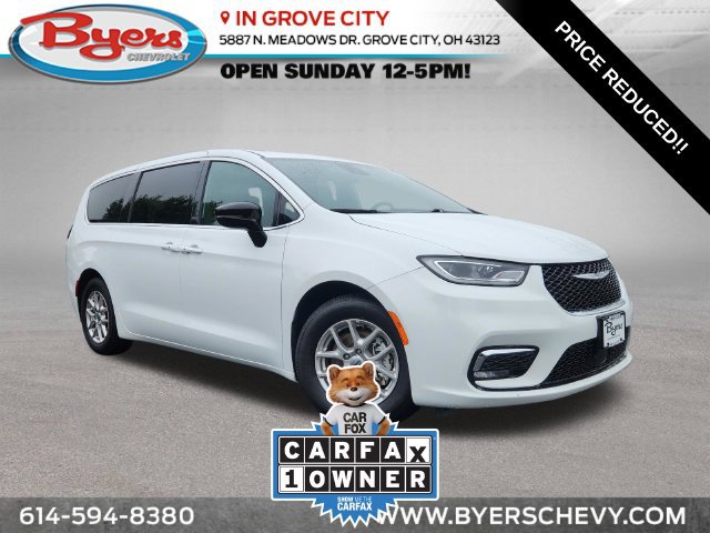 Used 2025 Chrysler Pacifica Select