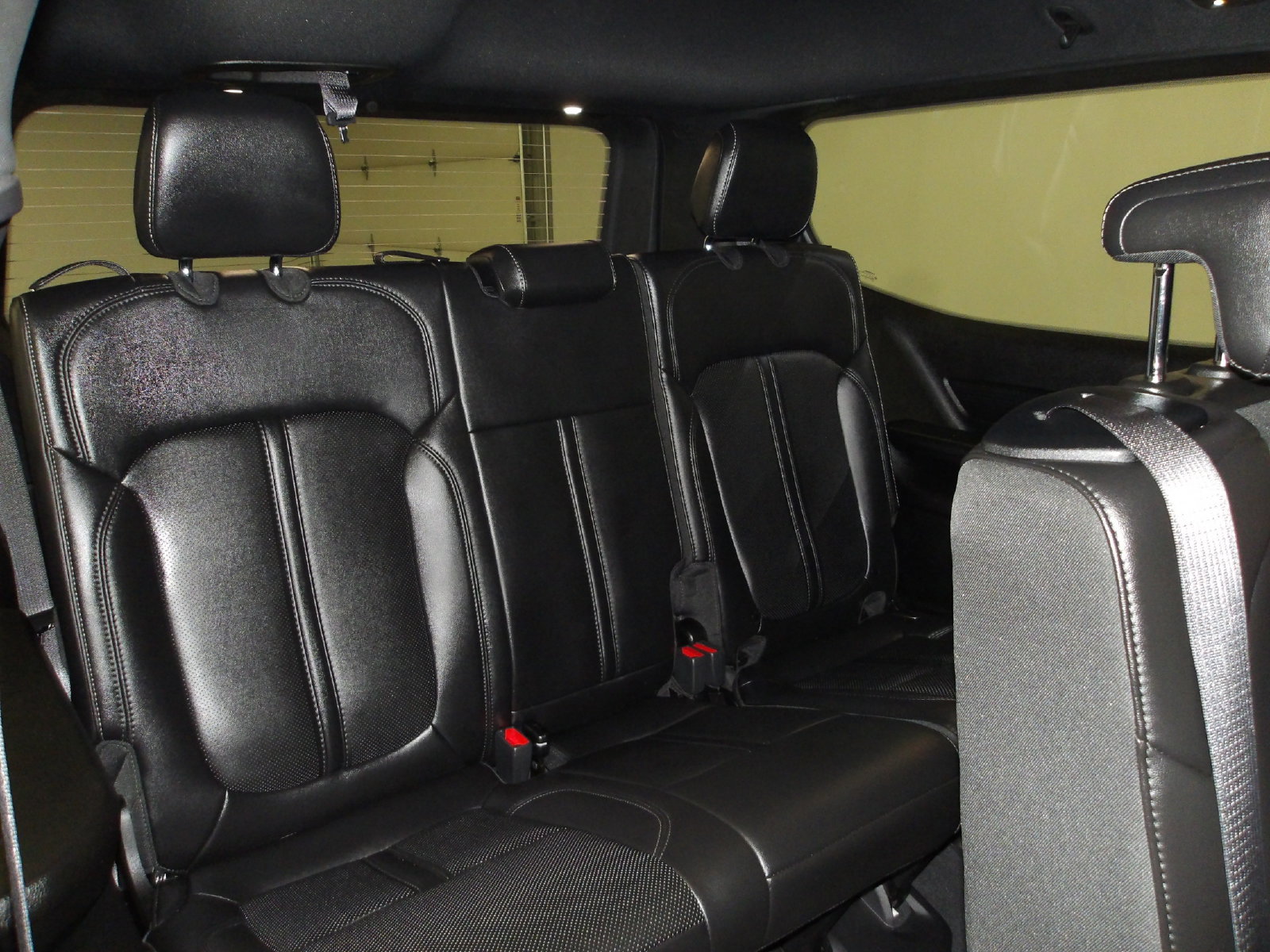 Used 2025 Jeep Wagoneer 4WD image 19