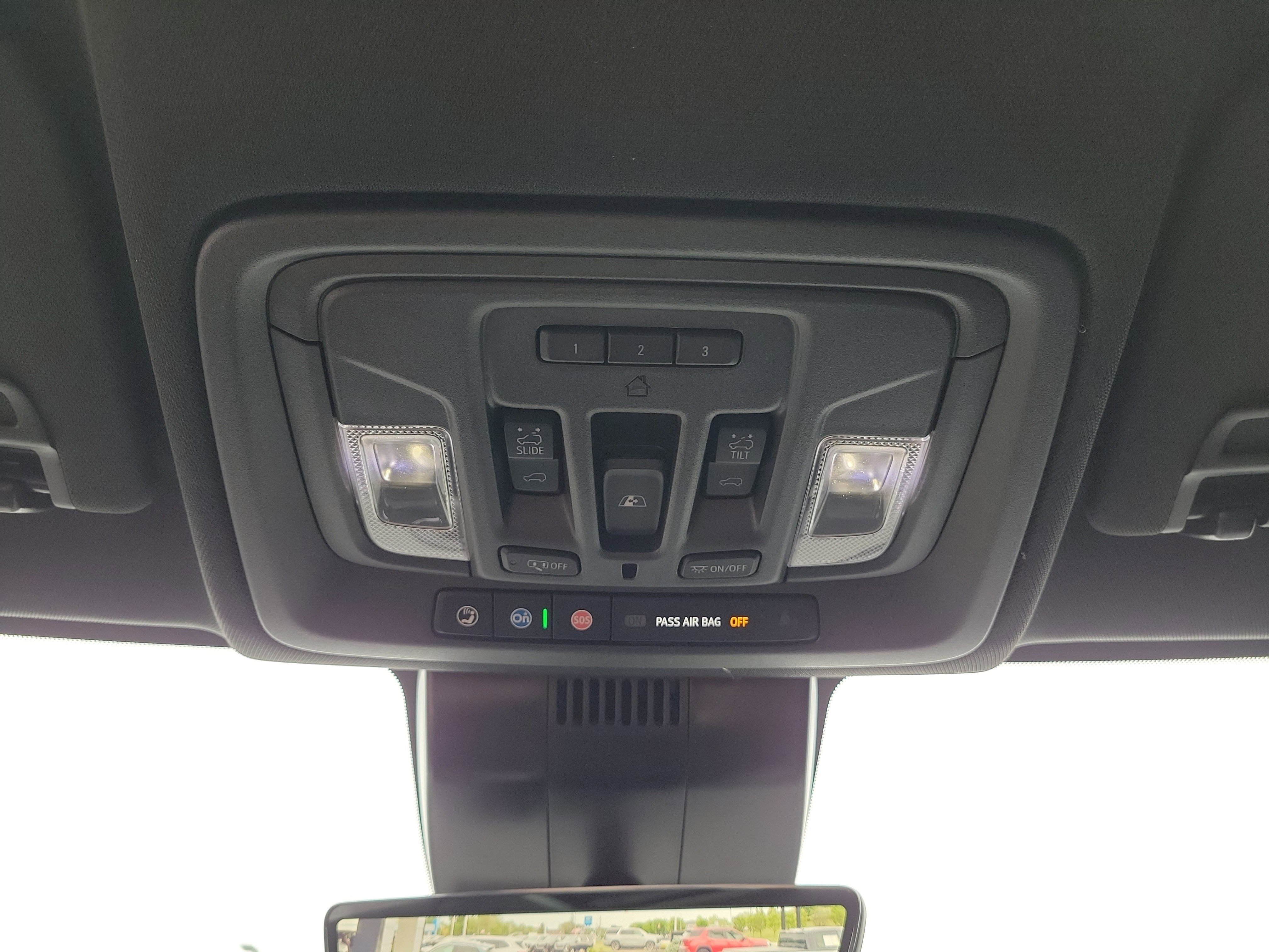 Used 2024 Chevrolet Silverado 2500 ZR2 w/ Technology Package AWD/4WD image 32