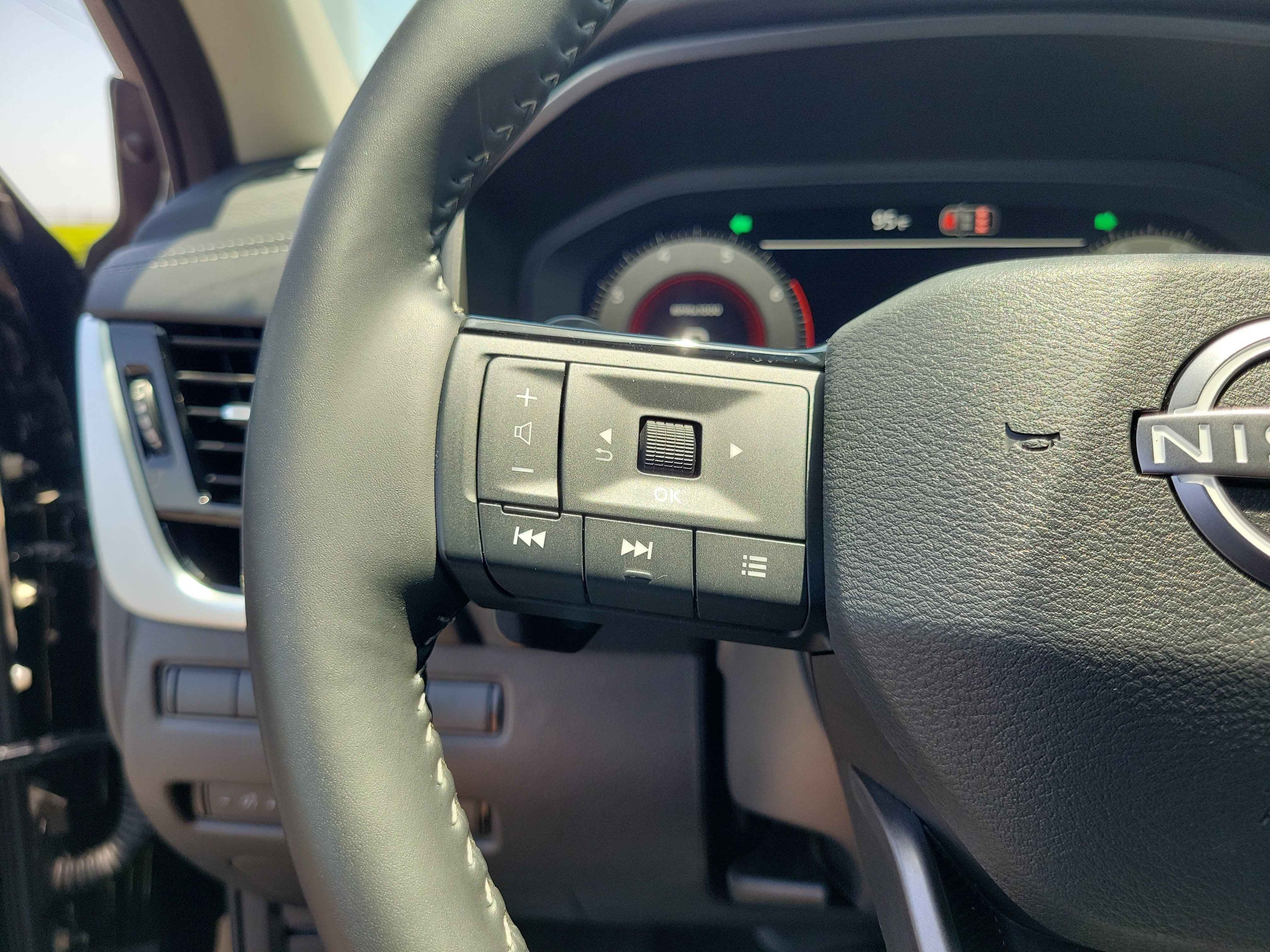 Certified 2026 Nissan Rogue SL AWD/4WD image 22