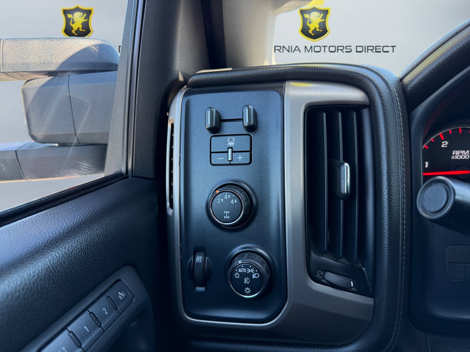 Used 2015 GMC Sierra 2500 Denali w/ Duramax Plus Package AWD/4WD image 14