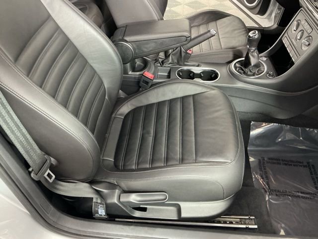 Used 2013 Volkswagen Beetle 2.0T image 25