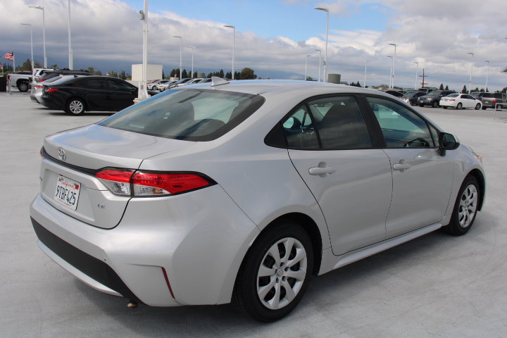 Certified 2022 Toyota Corolla LE image 3
