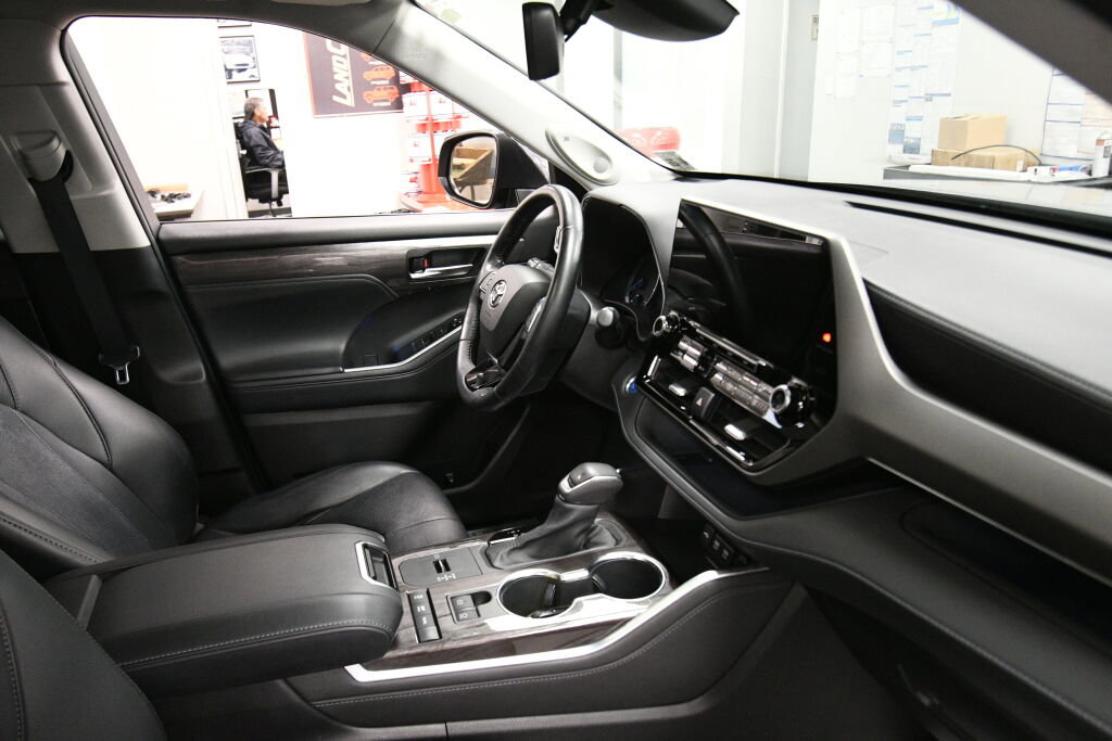 Used 2021 Toyota Highlander Limited image 35