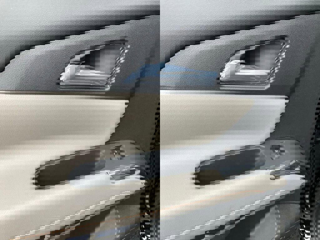 New 2026 Chevrolet Traverse LT w/ Midnight/Sport Edition image 24