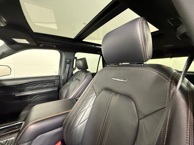 Used 2024 Ford Expedition Platinum image 5
