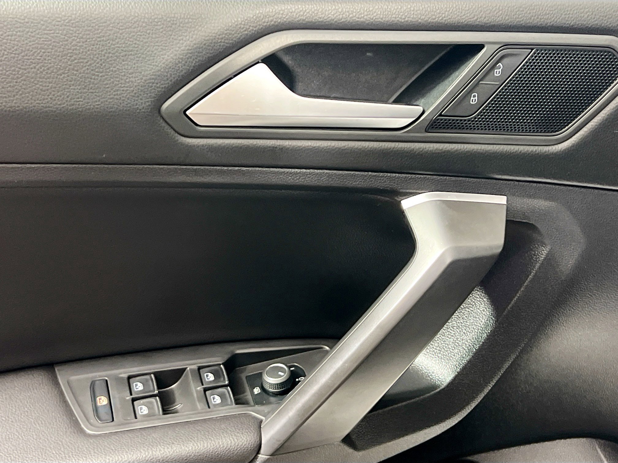 Used 2021 Volkswagen Tiguan SE R-Line image 16