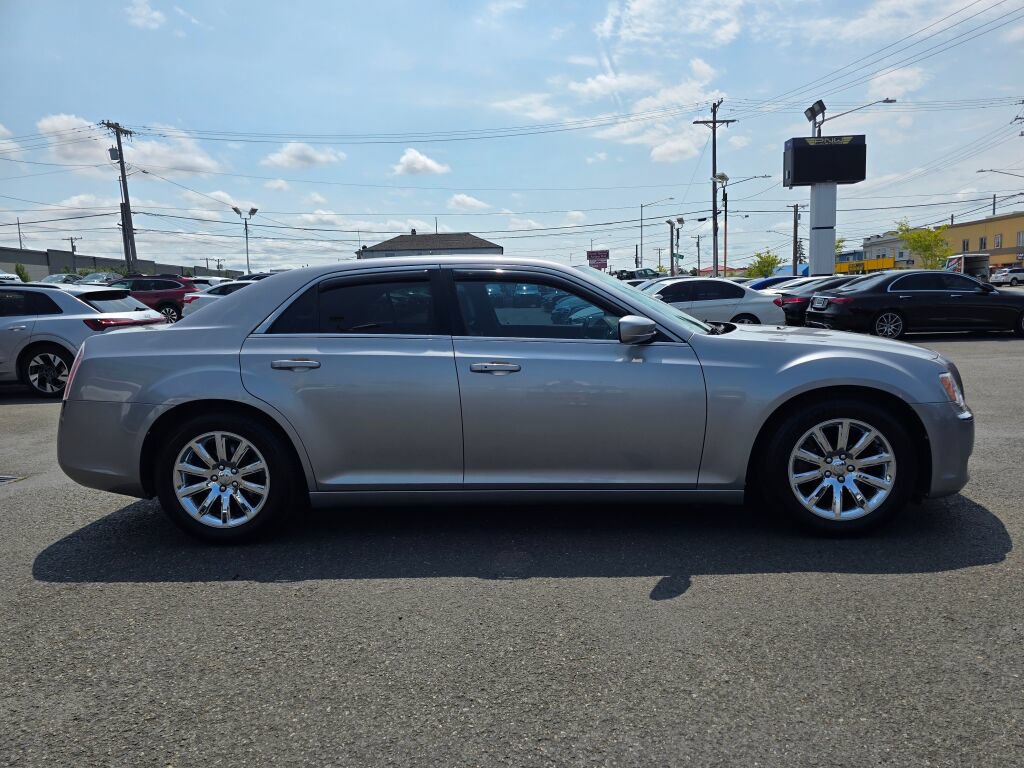 Used 2013 Chrysler 300 Touring w/ Driver Convenience Group RWD image 5