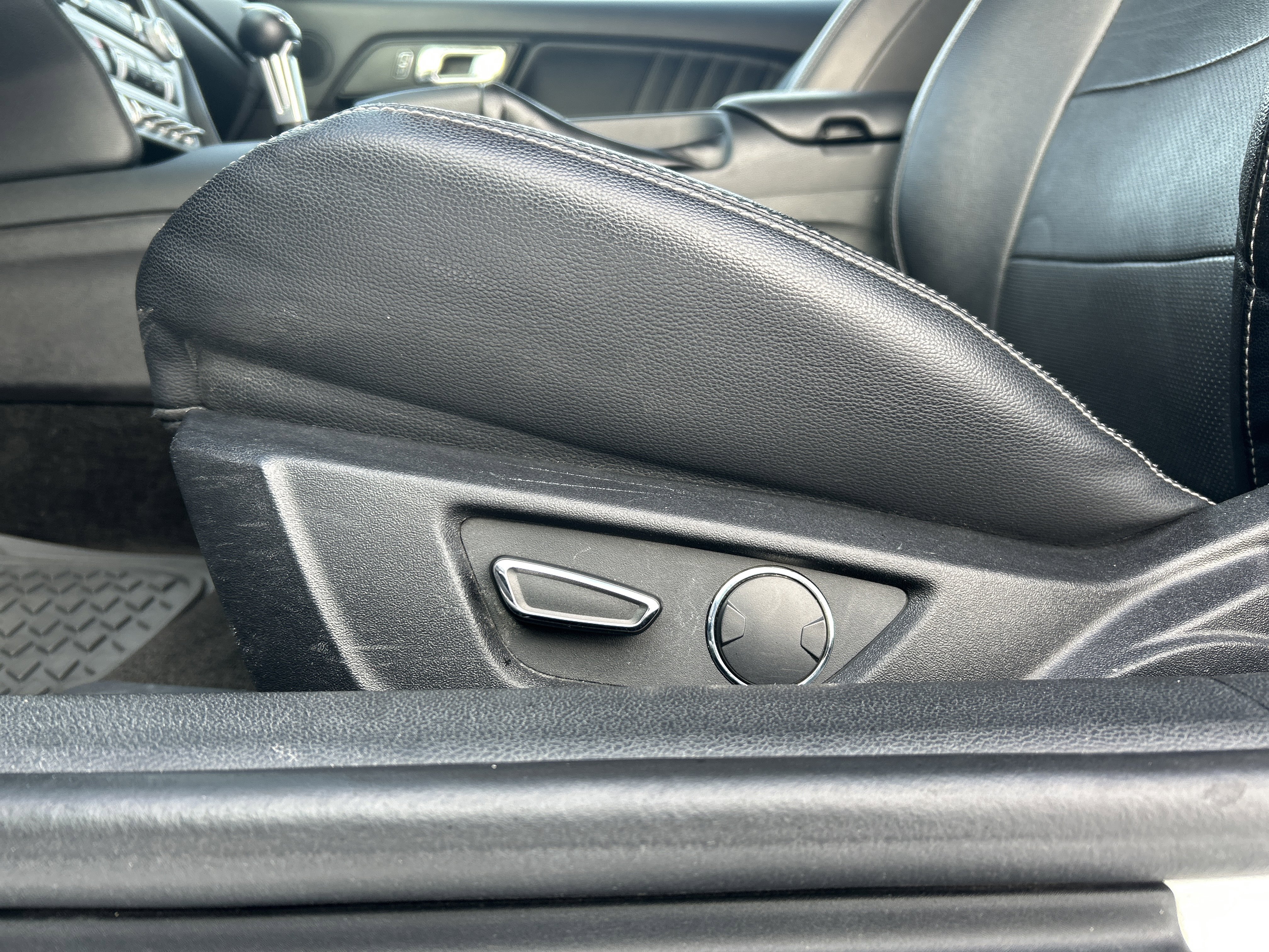 Used 2017 Ford Mustang Premium image 13