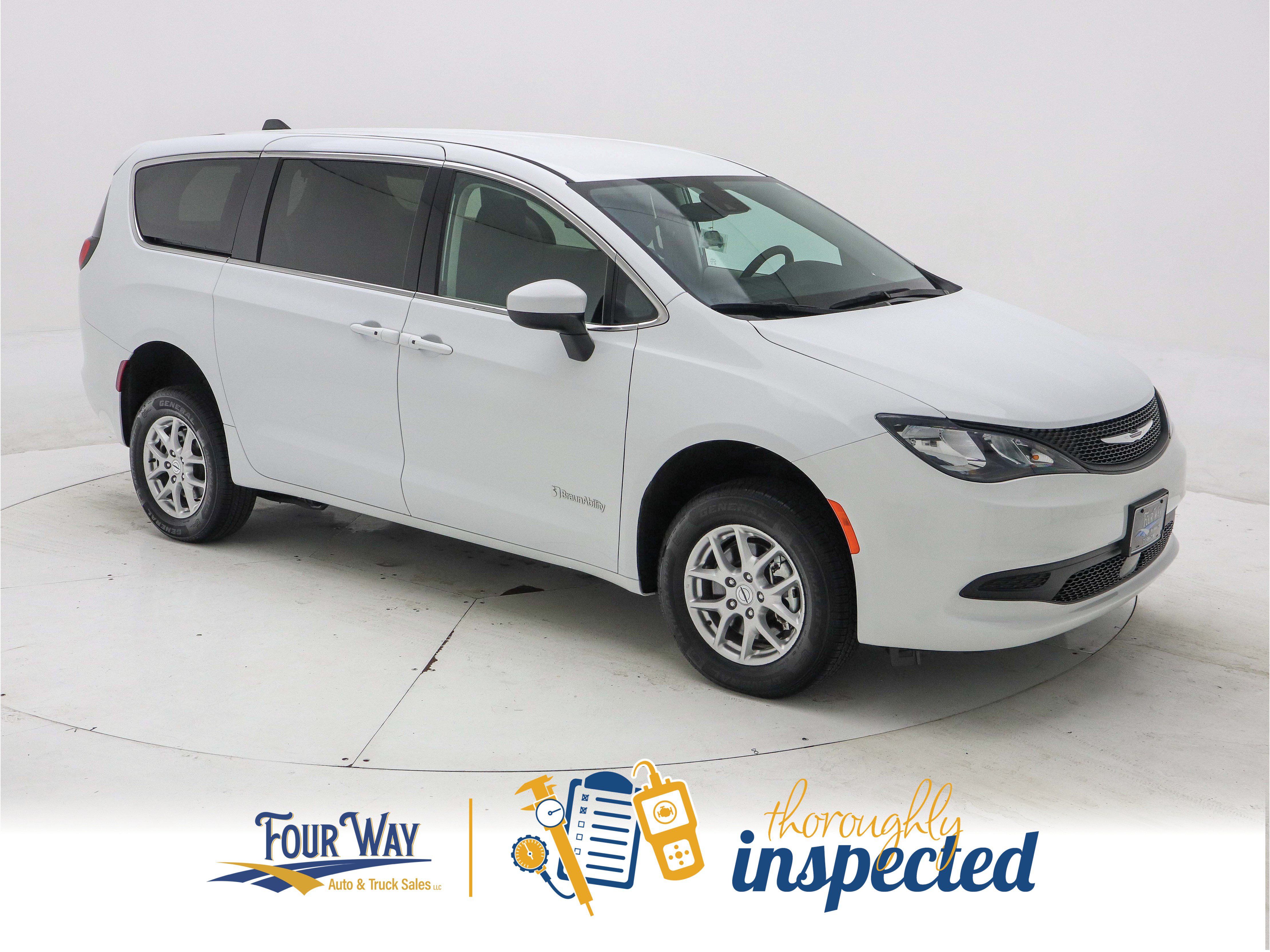Used 2023 Chrysler Voyager LX FWD image 3