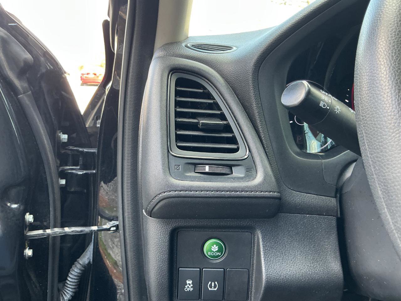 Used 2021 Honda HR-V LX image 11