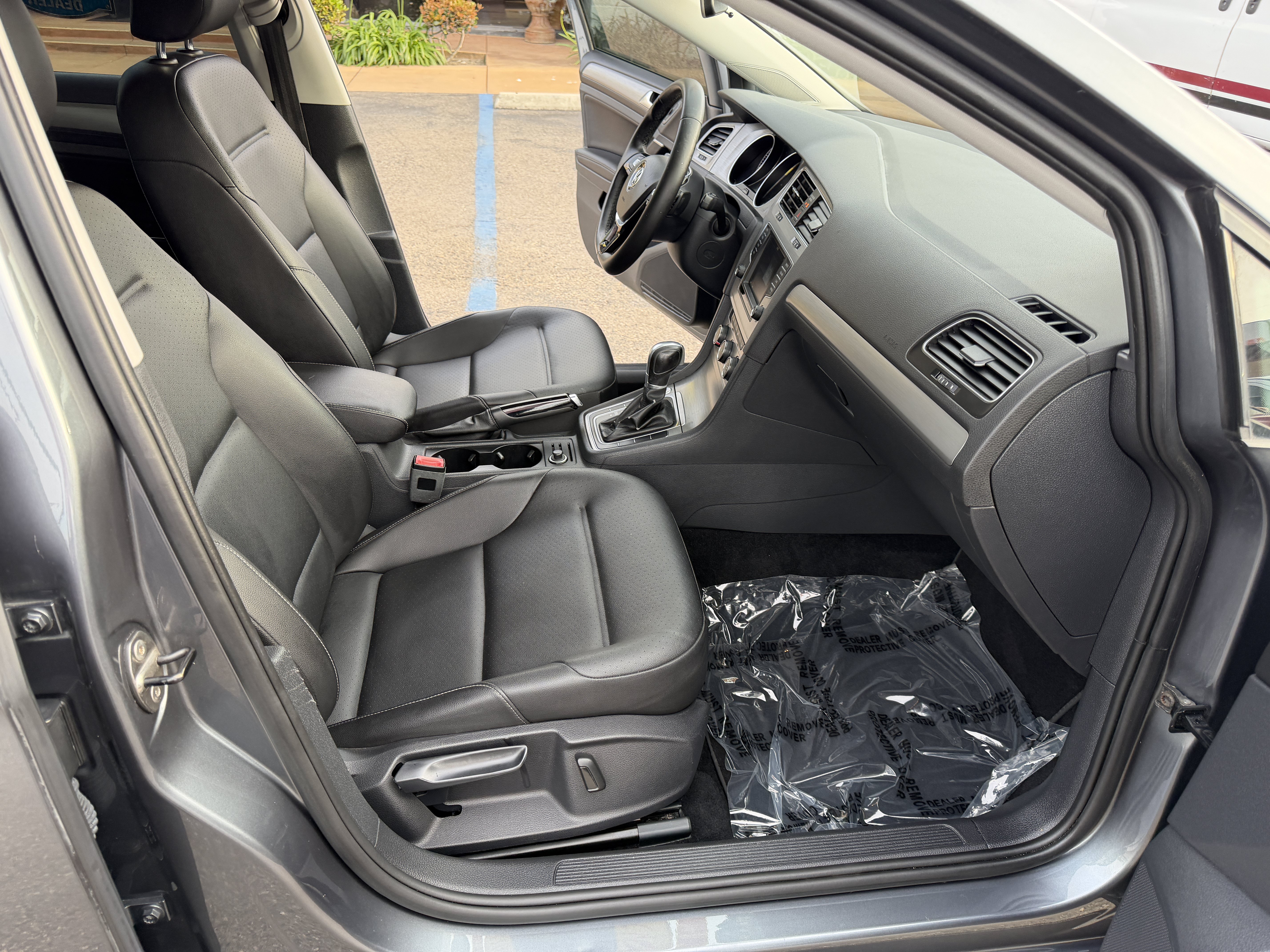 Used 2017 Volkswagen Golf Wolfsburg Edition FWD image 15