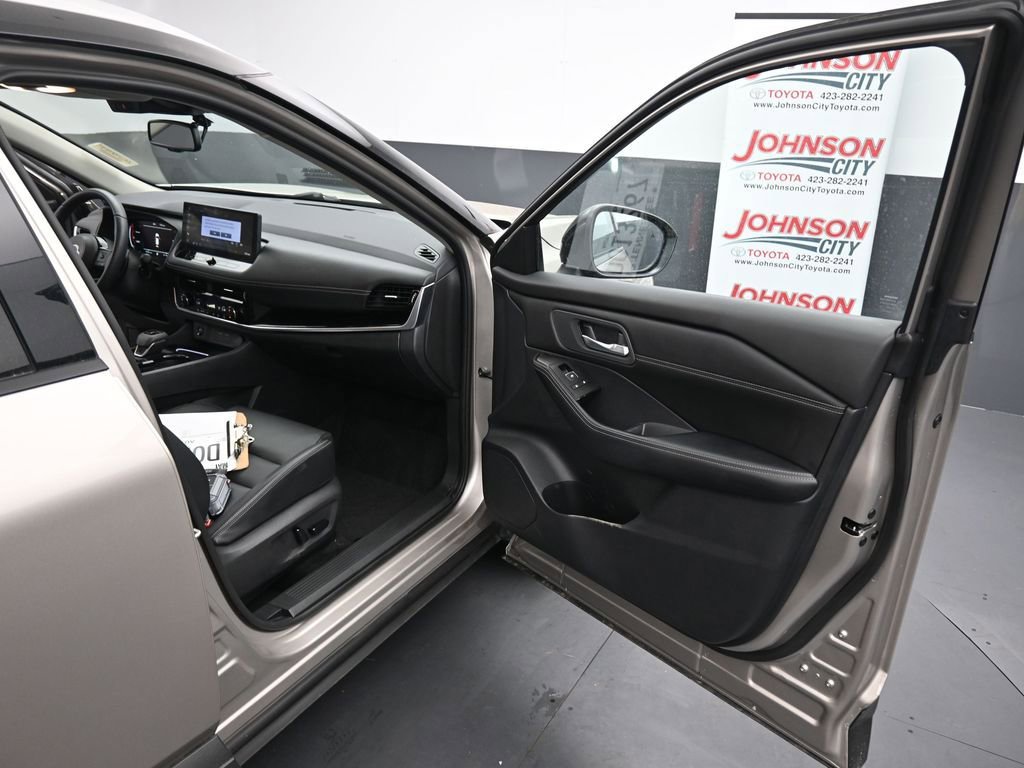 Used 2024 Nissan Rogue SL image 22