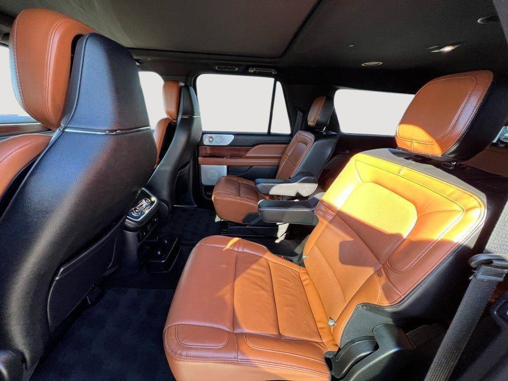 Used 2021 Lincoln Navigator L Reserve w/ Luxury Package image 19