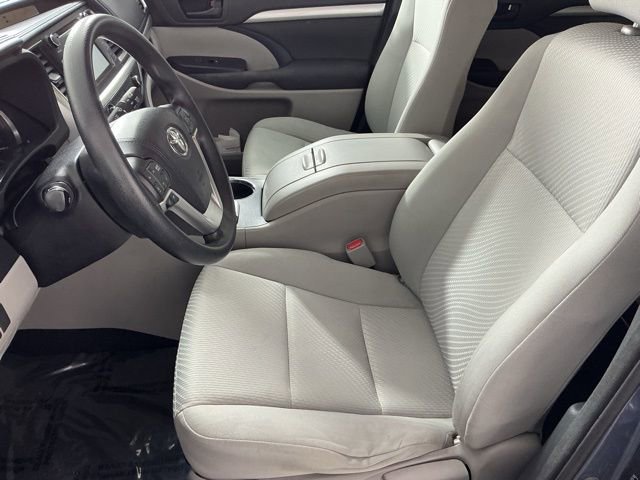 Used 2016 Toyota Highlander LE AWD/4WD image 8
