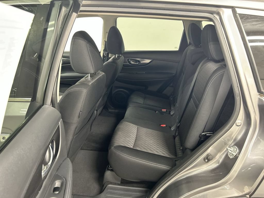Used 2017 Nissan Rogue SV AWD/4WD image 19