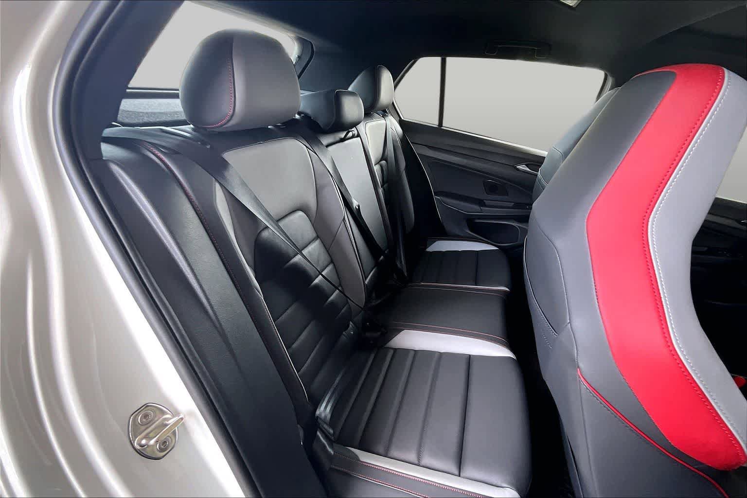 Used 2025 Volkswagen GTI SE FWD image 20