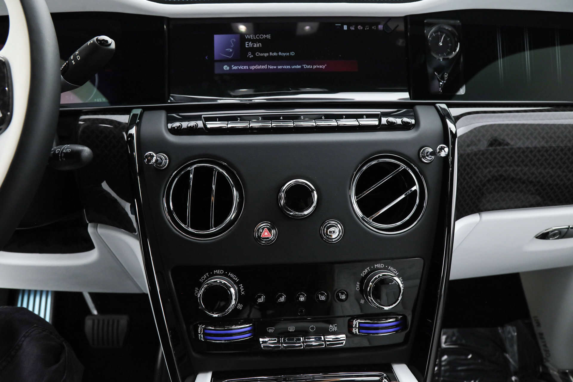 Used 2026 Rolls-Royce Cullinan Black Badge image 30