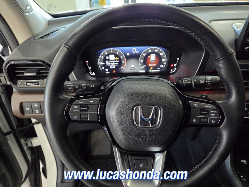 Used 2025 Honda Pilot Elite image 11