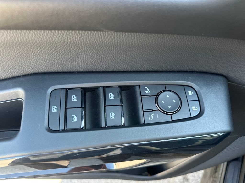 Certified 2025 Nissan Pathfinder SV w/ SV Premium Package FWD image 42