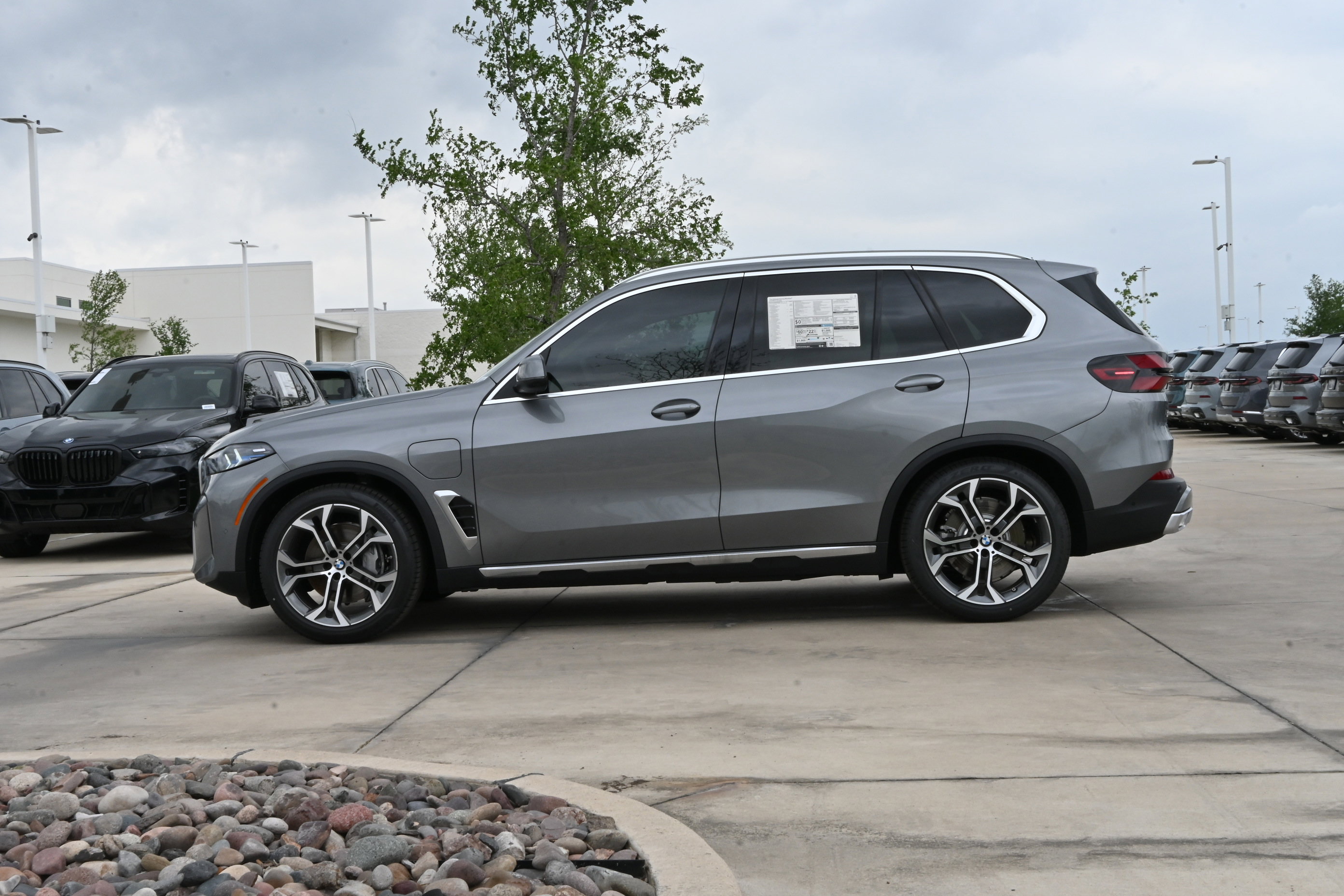 New 2026 BMW X5 xDrive50e w/ Executive Package AWD/4WD image 5