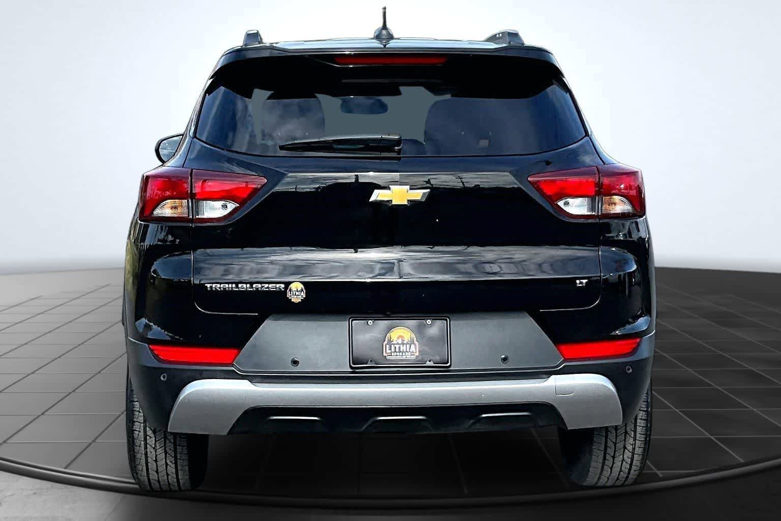 Used 2023 Chevrolet TrailBlazer LT w/ Convenience Package FWD image 5