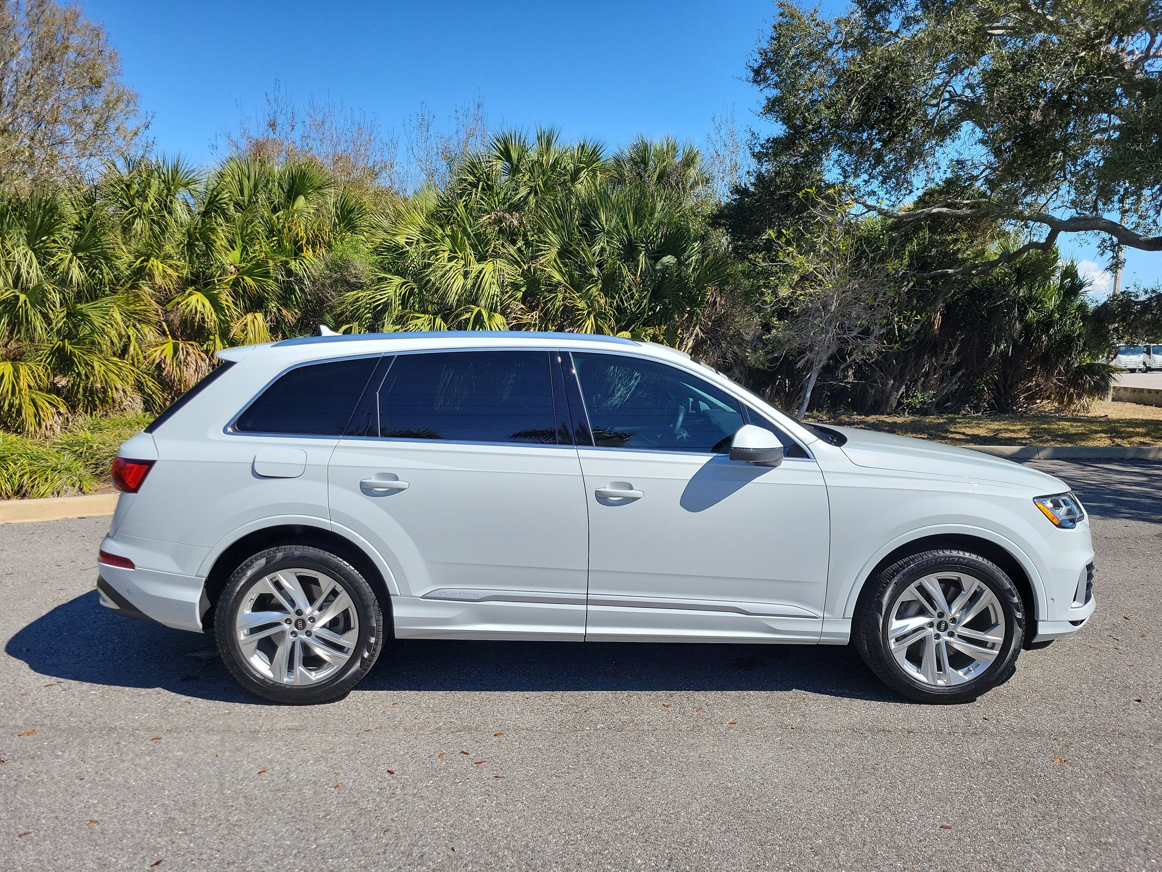 Certified 2023 Audi Q7 Premium Plus w/ Premium Plus Package image 3