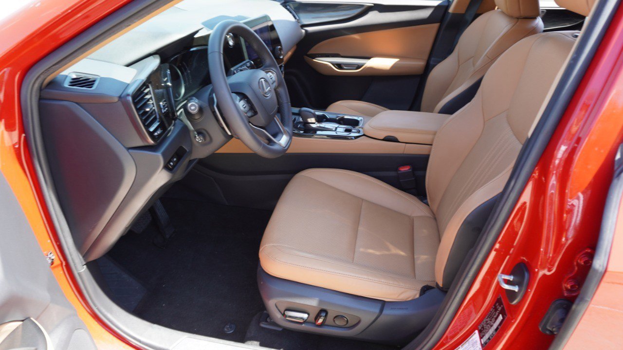 Used 2024 Lexus NX 250 FWD w/ Towing Package (2000 Lbs) image 13
