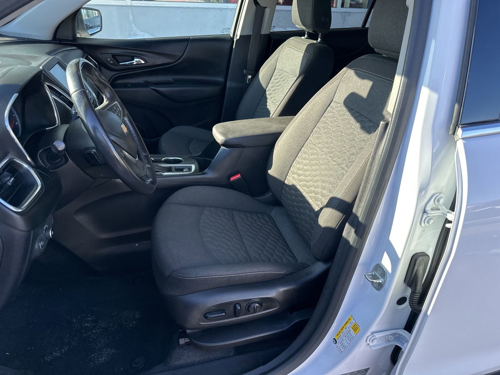 Used 2018 Chevrolet Equinox LT AWD/4WD image 15