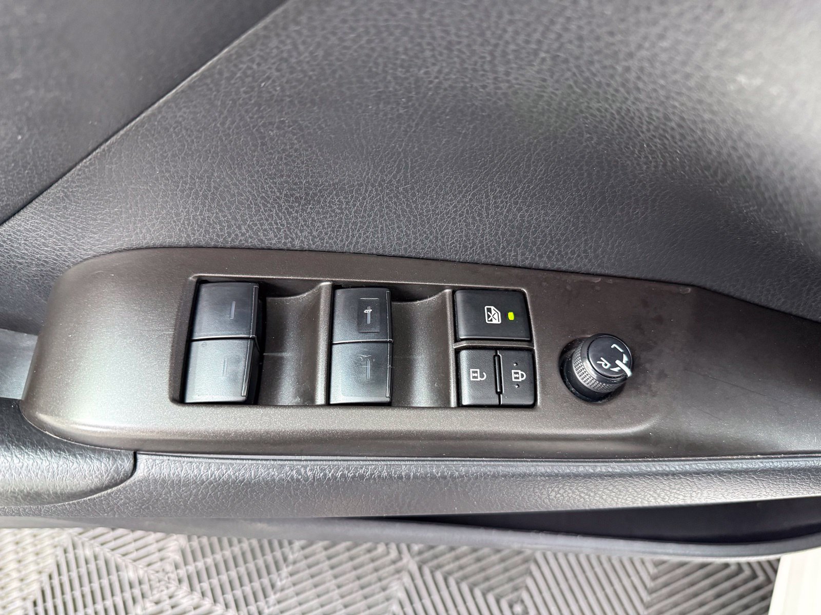 Used 2023 Toyota Camry SE FWD image 12