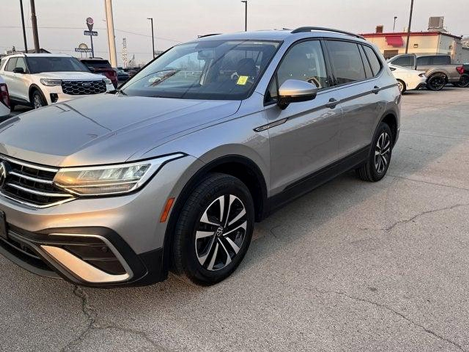 Used 2022 Volkswagen Tiguan S FWD image 5