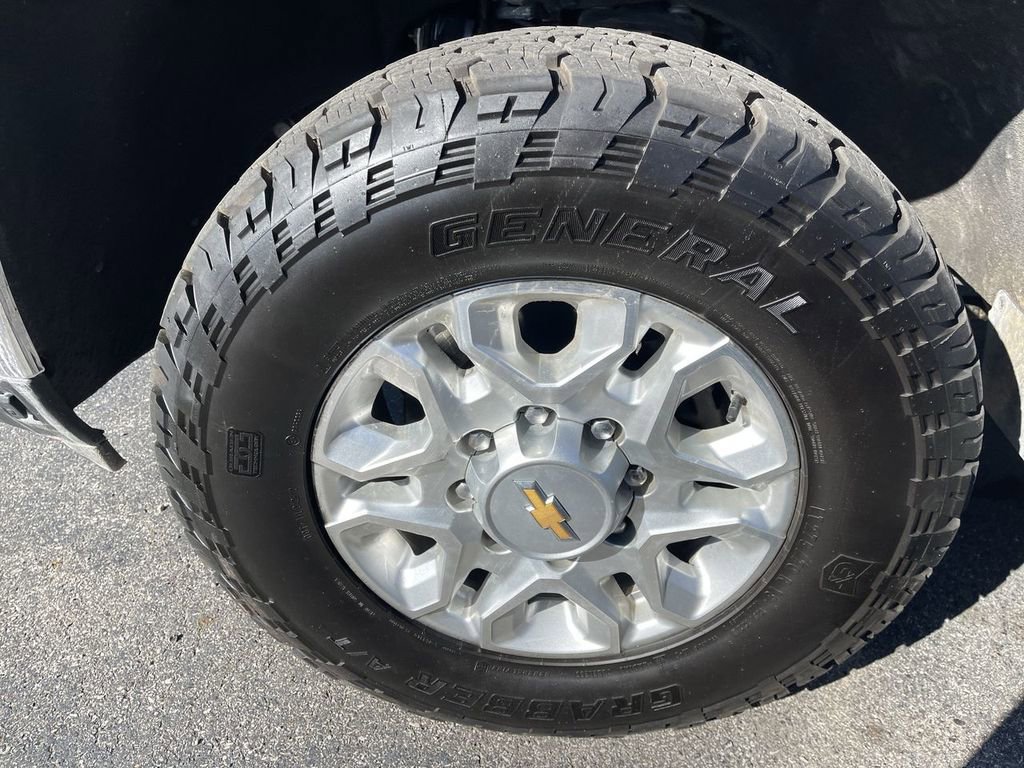 Used 2024 Chevrolet Silverado 2500 LT image 2