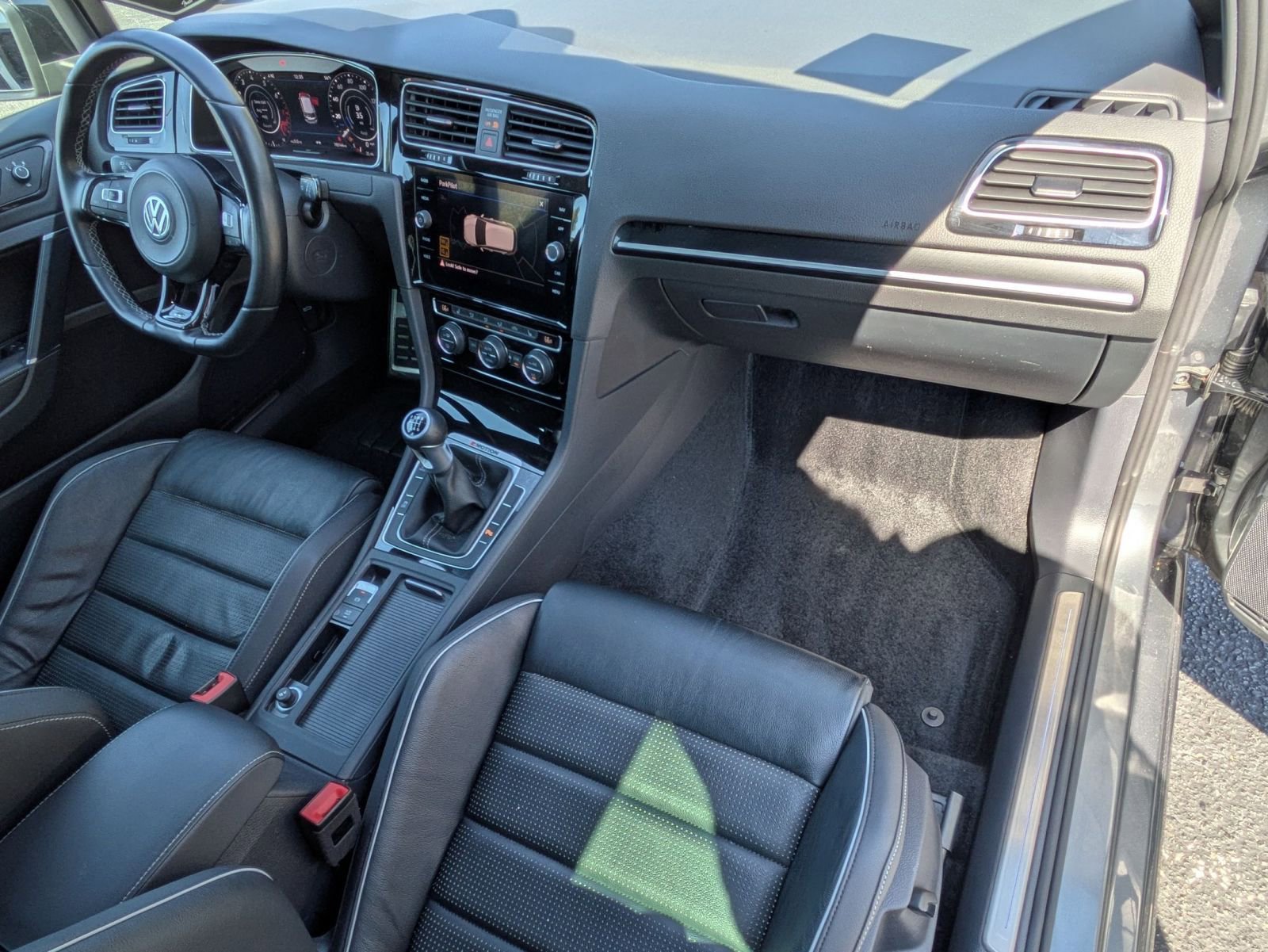 Used 2019 Volkswagen Golf R 4-Door image 26