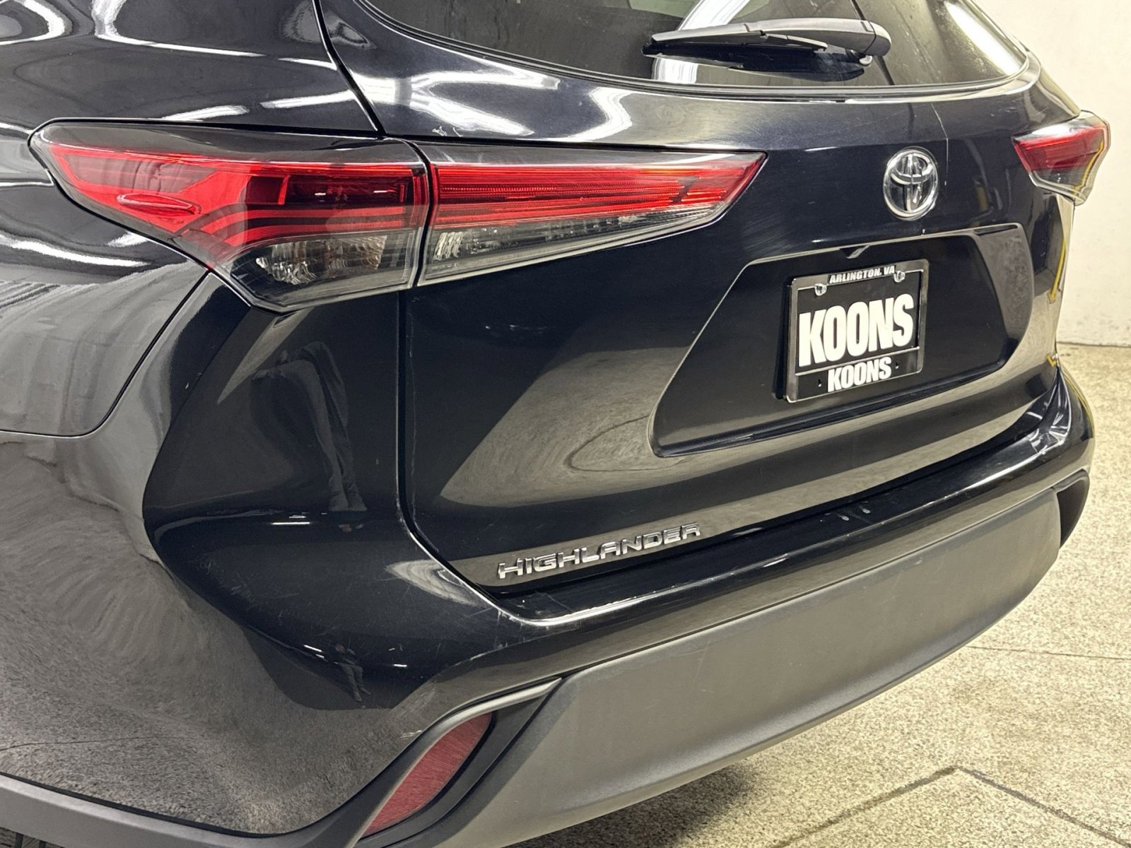 Used 2023 Toyota Highlander L image 31