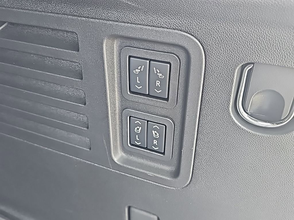 Used 2025 Buick Enclave Avenir w/ Super Cruise Package image 7