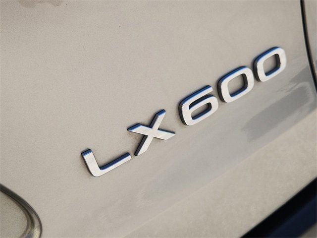 Used 2023 Lexus LX 600 4WD w/ Luxury Package image 33