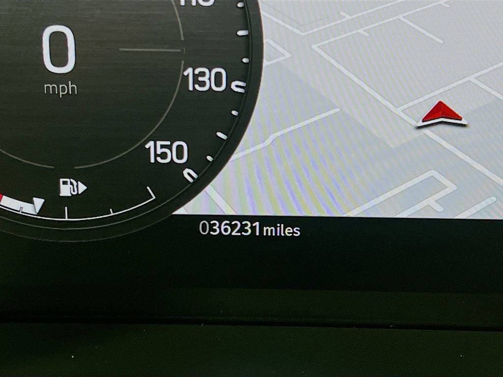 Used 2023 Land Rover Defender 110 SE image 12