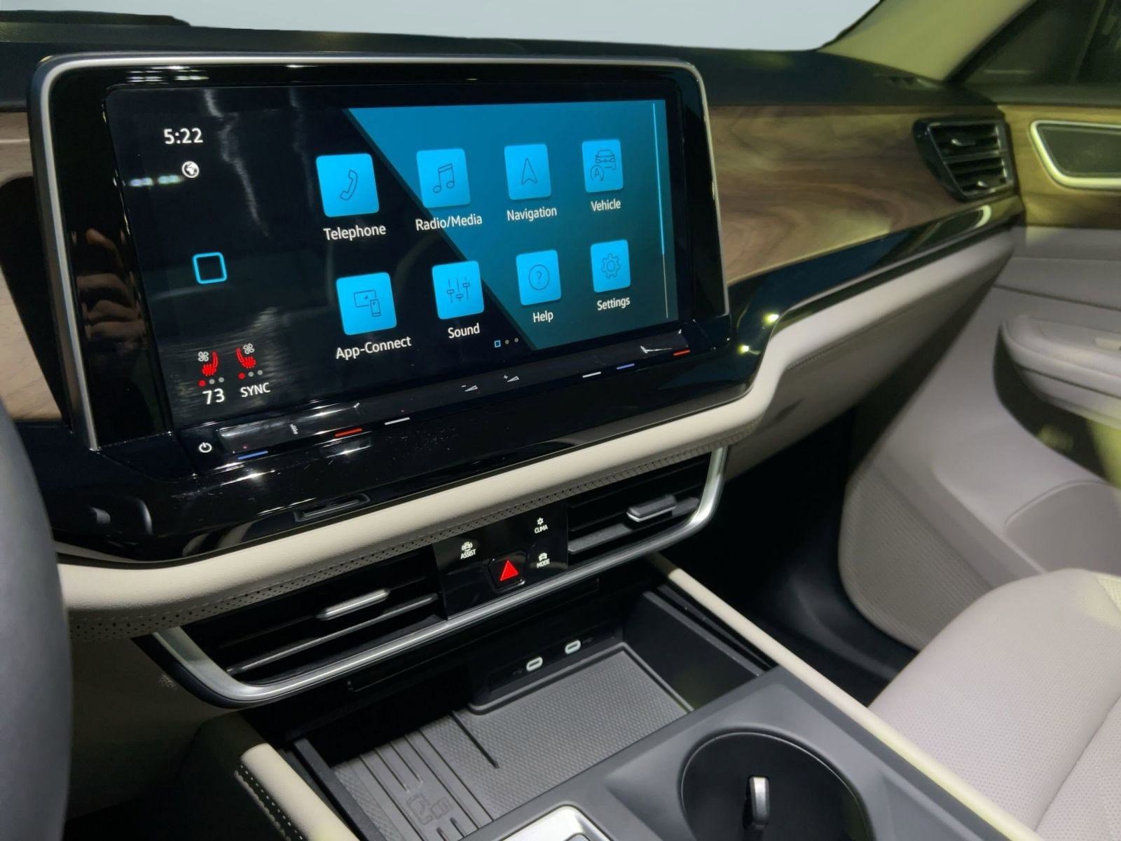 Certified 2025 Volkswagen Atlas SE image 24