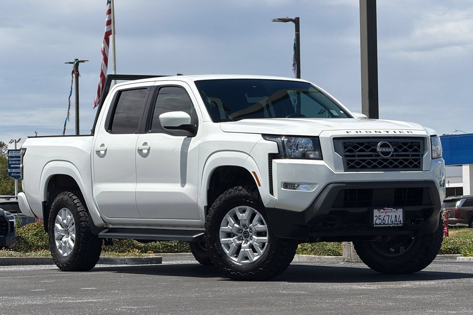 Used 2023 Nissan Frontier SV w/ SV Convenience Package AWD/4WD image 2