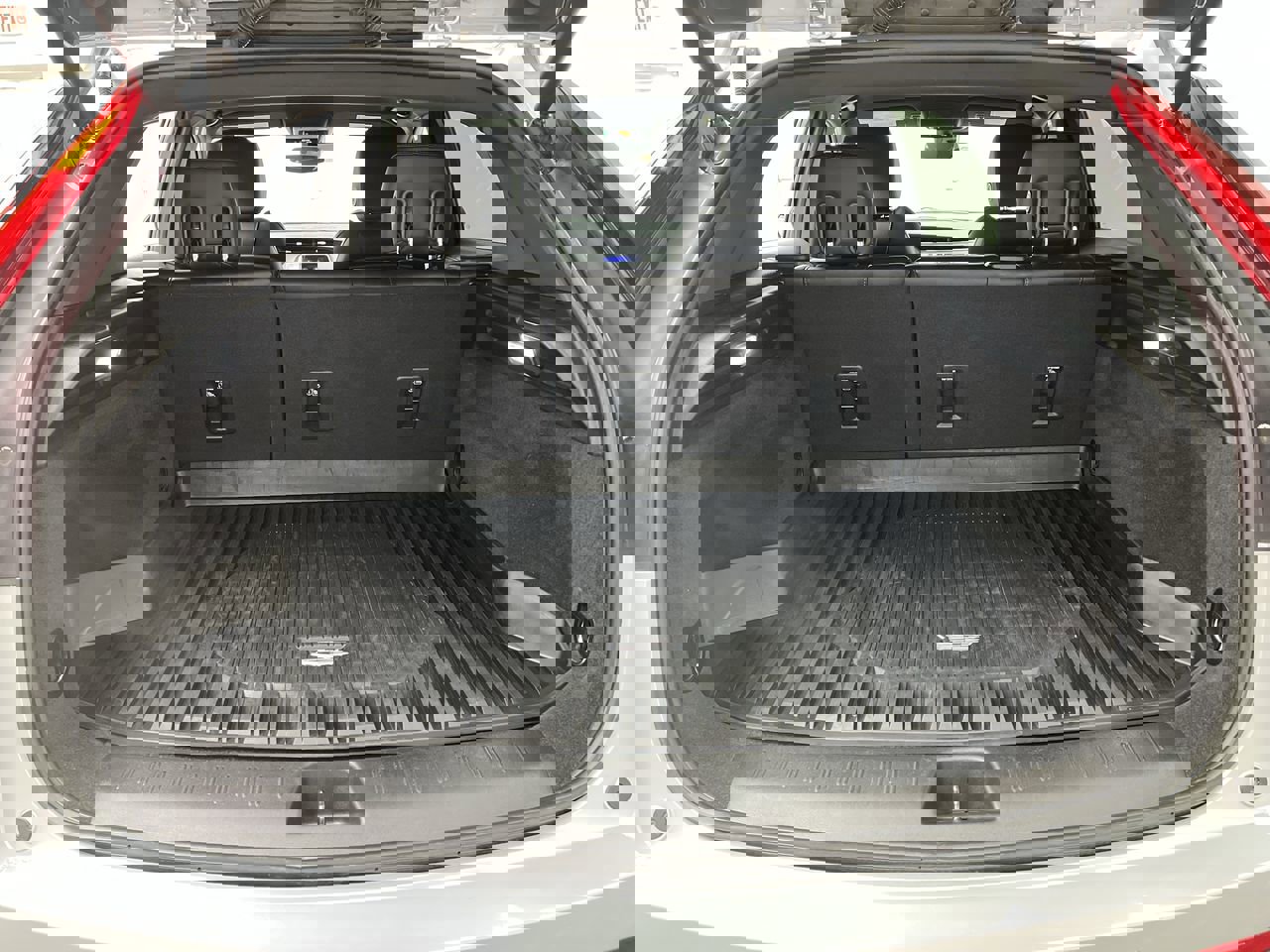 Used 2021 Cadillac XT4 Luxury w/ Cold Weather Package image 30