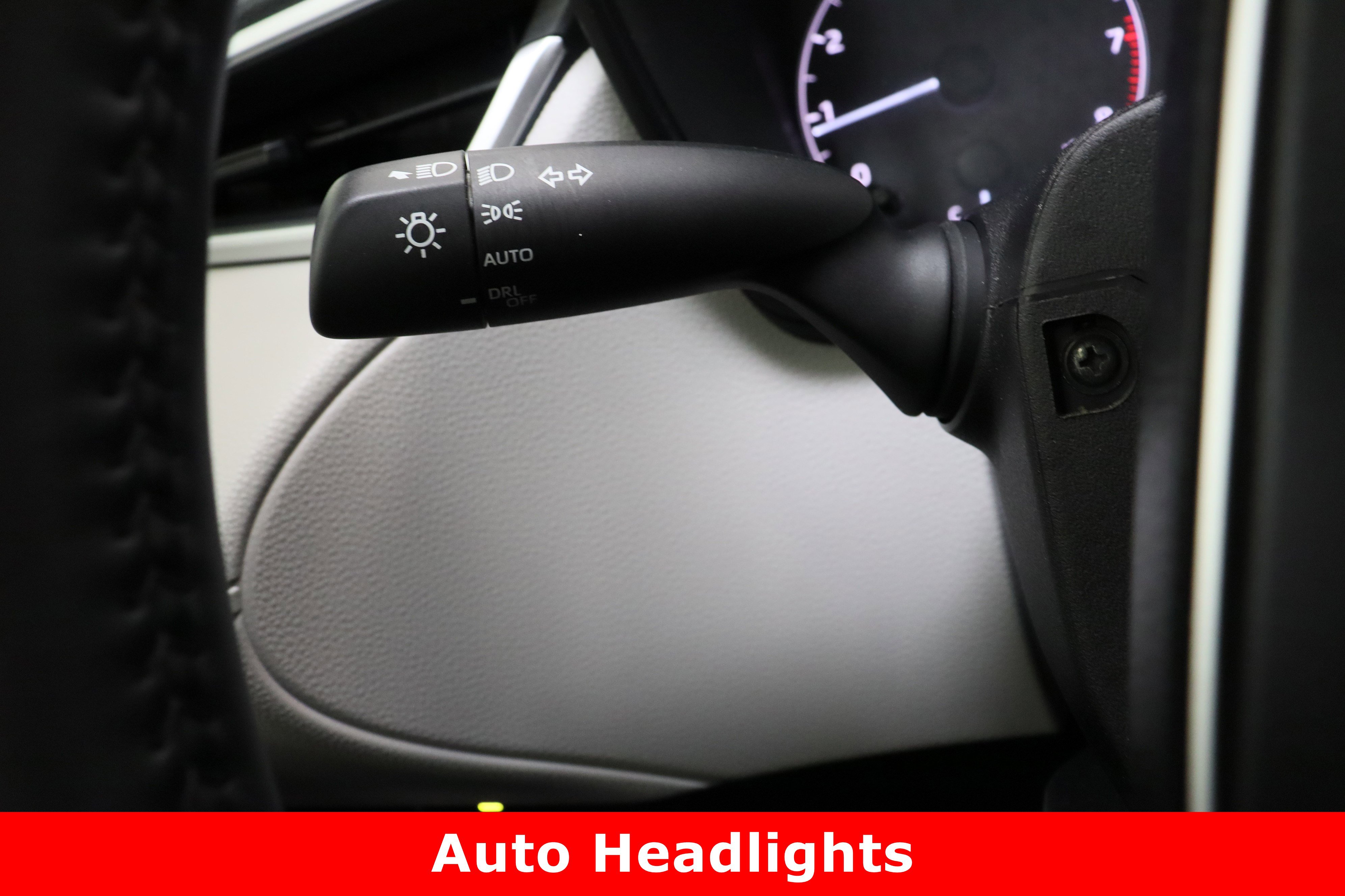 Certified 2025 Toyota Corolla Cross LE image 24